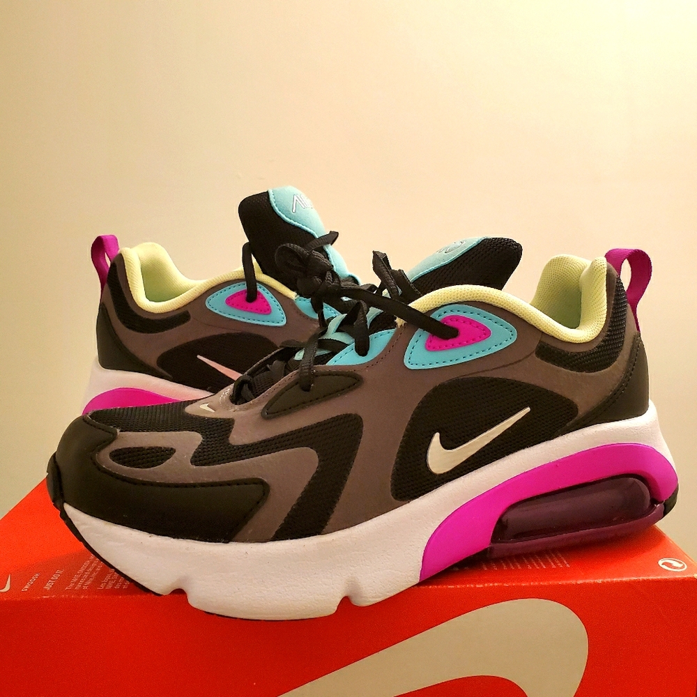 (NIB) AIRMAX 200s Womens Sz 7